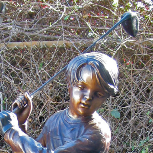 Decorazione da Giardino Golf: giovane golfista in bronzo primo piano