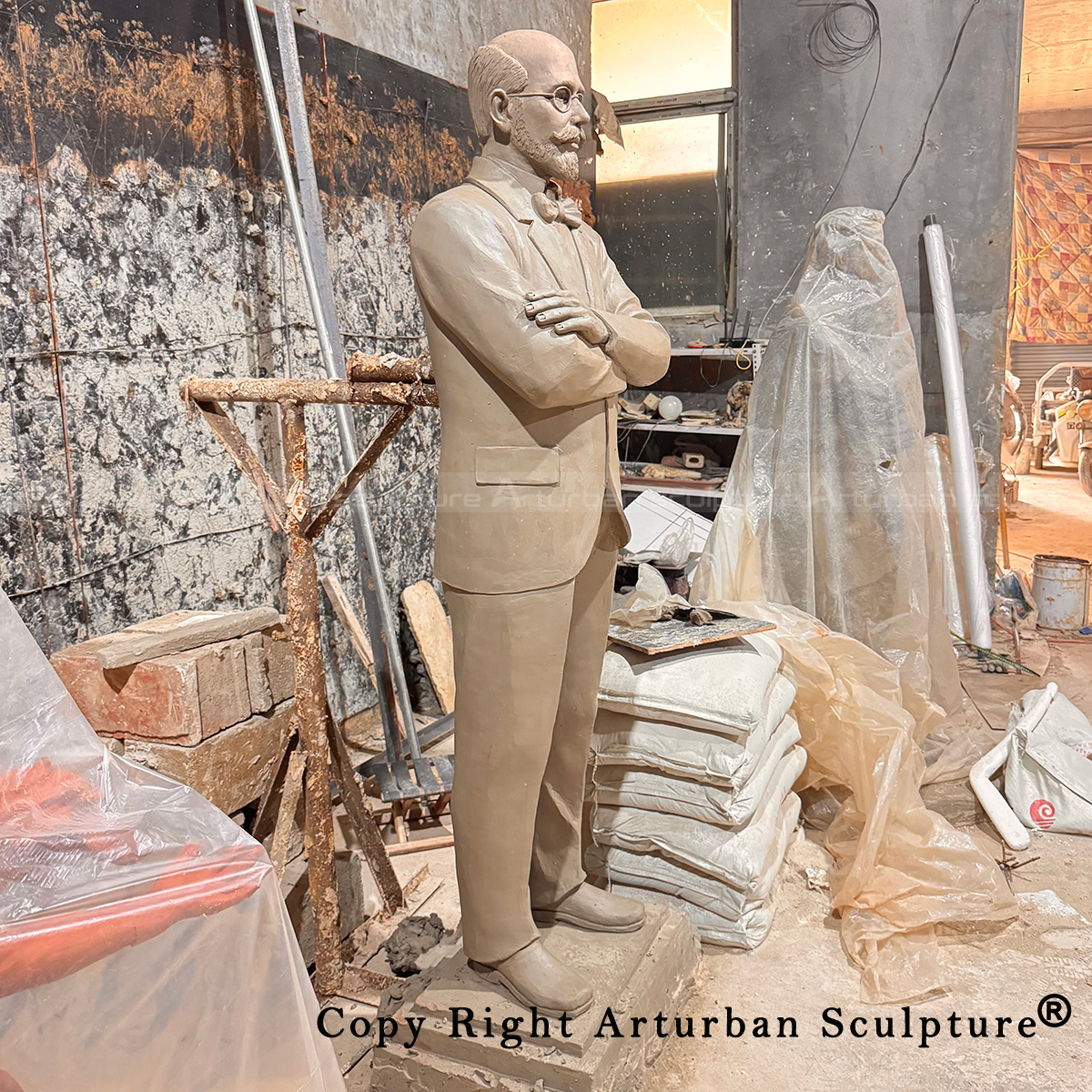 5 Statue of Eleftherios Venizelos clay side view