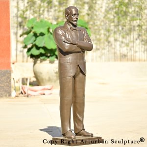 7 Outdoor Statue of Eleftherios Venizelos three-quarter view