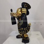 Estatua del Tío Scrooge en fibra de vidrio negro y dorado