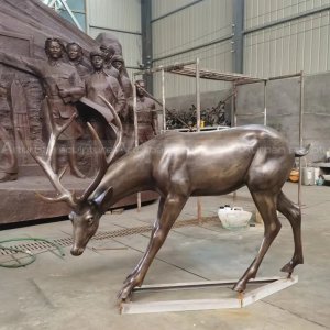 Statues de cerfs en bronze pour extérieur à vendre