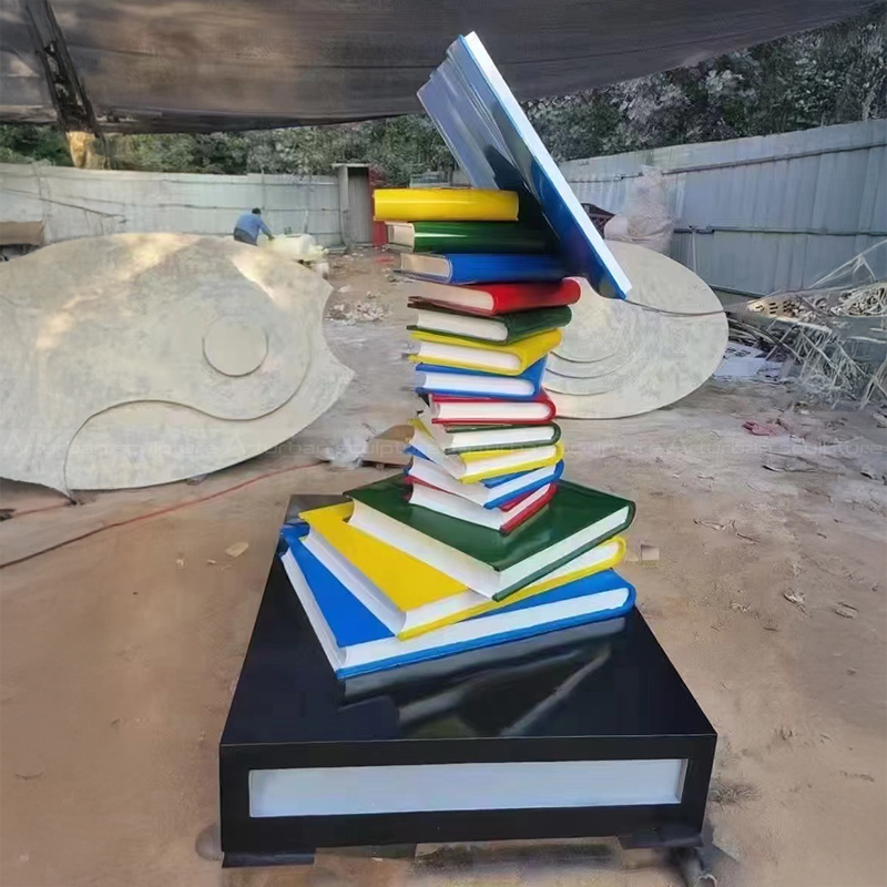Bunte Gartenstatue aus Fiberglas in Buchform für den Außenbereich