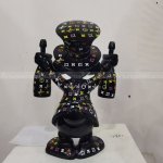 Estatua de fibra de vidrio del Pato Dagobert LV sosteniendo champán