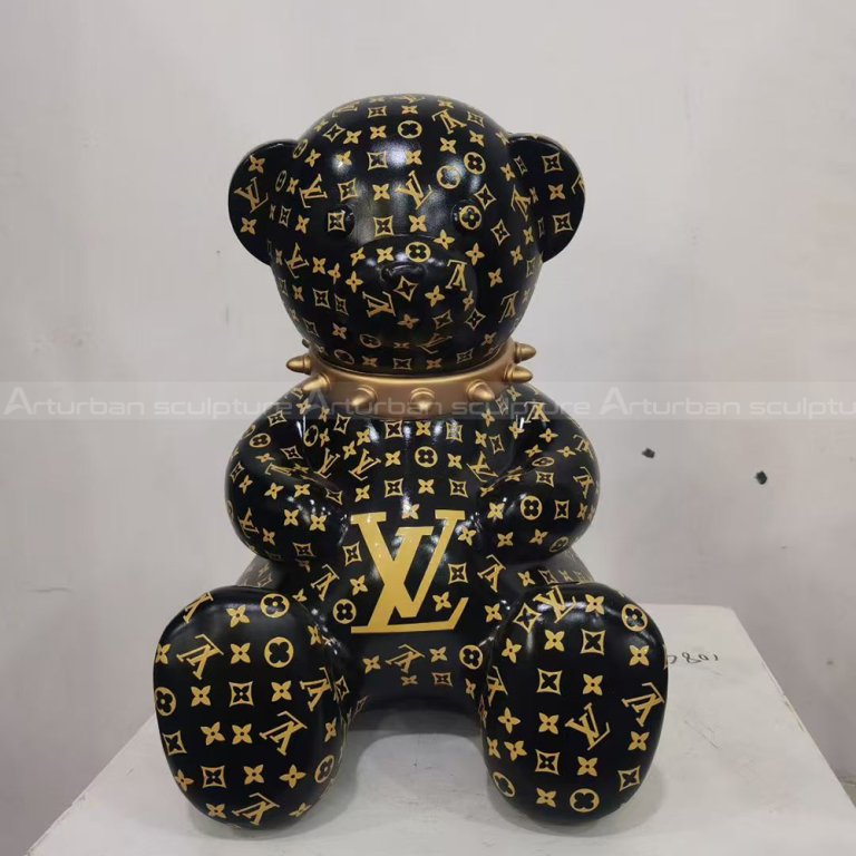 Statue en fibre de verre de l’ours assis Louis Vuitton