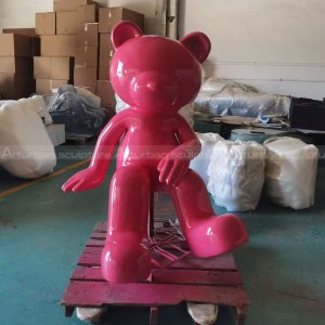 Statue d'ours rose moderne en fibre de verre