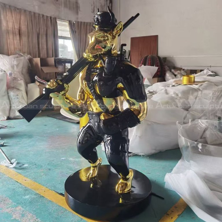 Statue en acier inoxydable d'homme à tête d'aigle