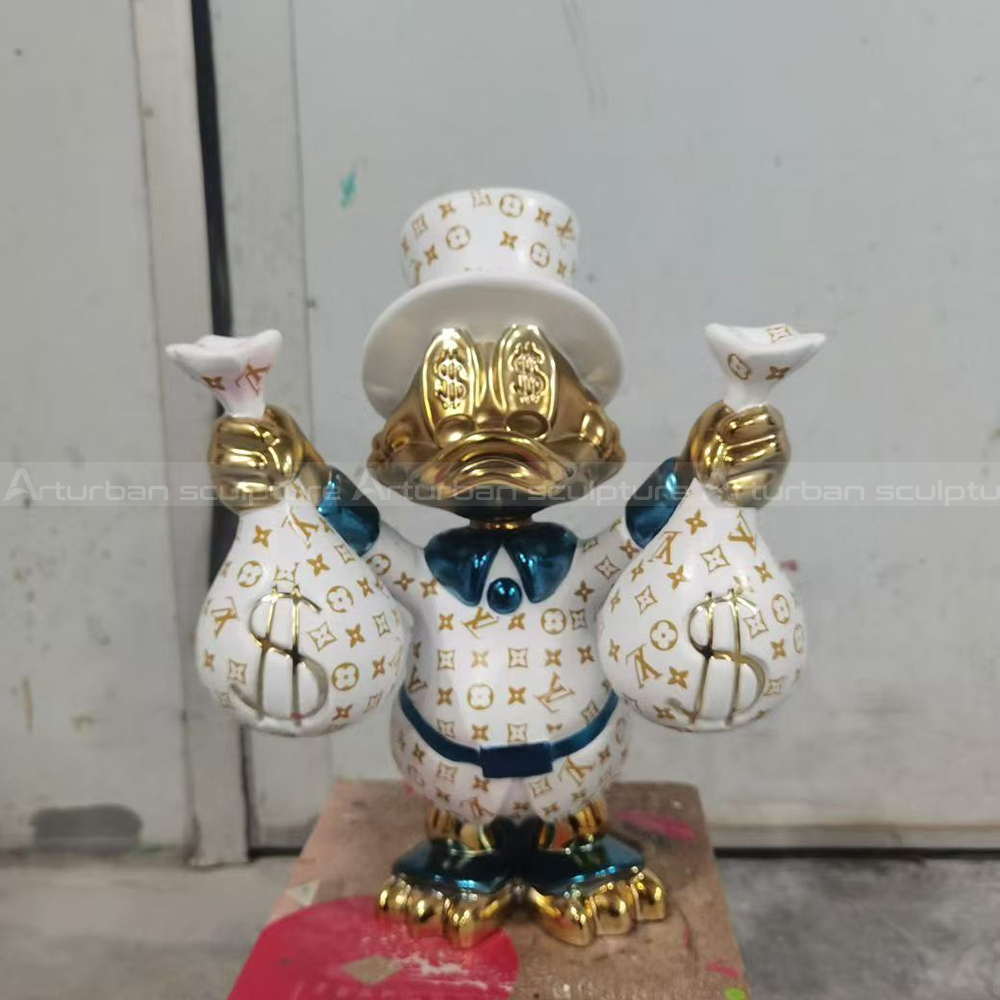 Escultura de fibra de vidrio del Tío Gilito blanco