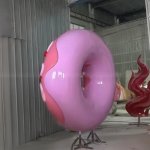große Fiberglas-Donut-Statue