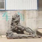 Coppia di Statue di Leoni in Bronzo che ruggiscono in avanti