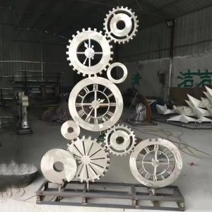 Sculpture d'horloge en métal en acier inoxydable avec engrenages